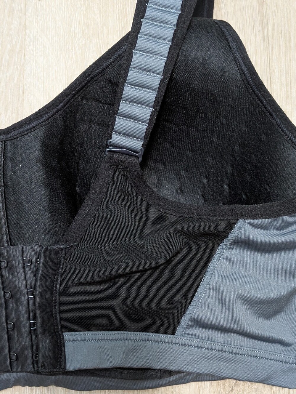 Livi High Impact Black Grey Wicking Underwire Athletic Sports Bra 38F - Picture 7 of 10